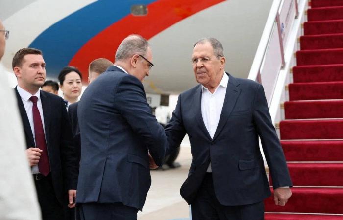 14
      قتيلاً
      إثر
      سقوط
      حافلة
      في
      وادٍ
      بالإكوادور