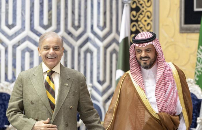 السعودية
      تواصل
      تنفيذ
      مبادرة
      «طريق
      مكة»
      في
      10
      دول