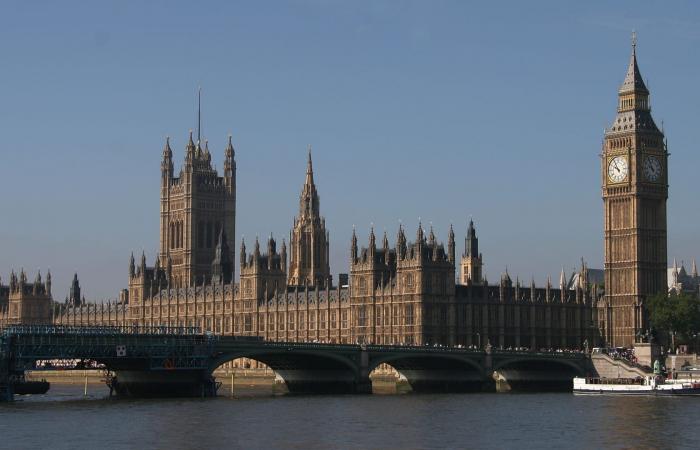 بريطانيا.. وحدة مكافحة الإرهاب تُحقق بحادثة قرب سفارة إسرائيل في لندن