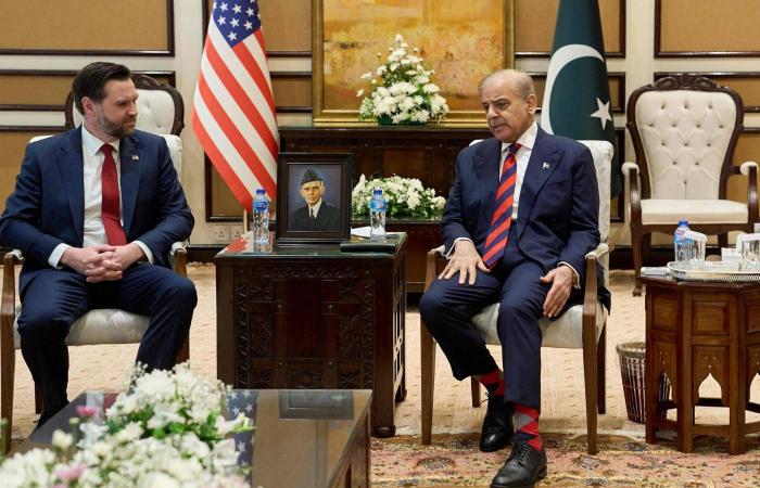 إيران
      تعلن
      فتح
      «هرمز»
      حتى
      انتهاء
      الهدنة...
      وواشنطن
      ترحّب