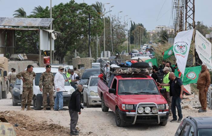 بالصور:
      نازحون
      لبنانيون
      يعودون
      إلى
      ديارهم...
      وخرق
      إسرائيلي
      لوقف
      النار
