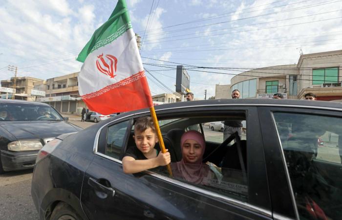 بالصور:
      نازحون
      لبنانيون
      يعودون
      إلى
      ديارهم...
      وخرق
      إسرائيلي
      لوقف
      النار