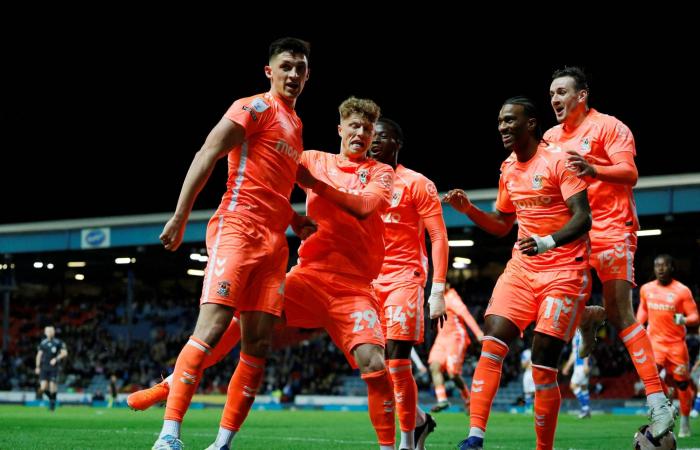 «كوفنتري»
      يعود
      إلى
      «الدوري
      الإنجليزي
      الممتاز»
      بعد
      غياب
      25
      عاماً