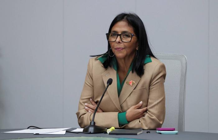 زيلينسكي
      يحذر
      بيلاروسيا
      من
      الانزلاق
      مجدداً
      إلى
      الحرب
      الروسية
      ضد
      بلاده