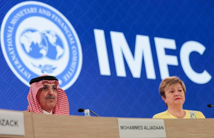 الجدعان:
      إنهاء
      الصراعات
      وتأمين
      السلام
      ركيزتان
      أساسيتان
      لتحقيق
      النمو
      المستدام