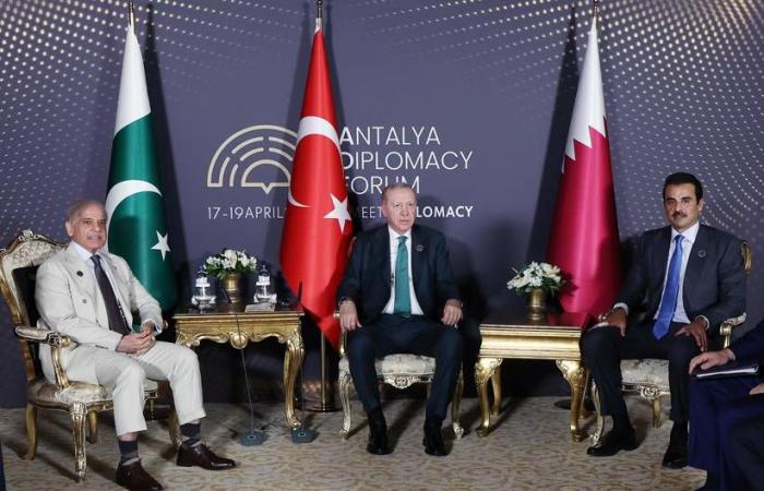 إيران
      تفتح
      «هرمز»...
      وترمب
      يرحب
      بـ«تنازلاتها»