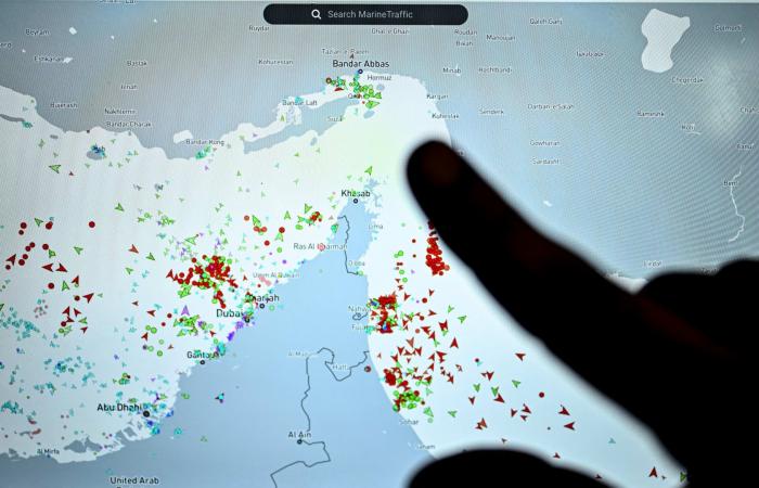 تفاصيل "24 ساعة من التقلبات الحادة" شهدها مضيق هرمز