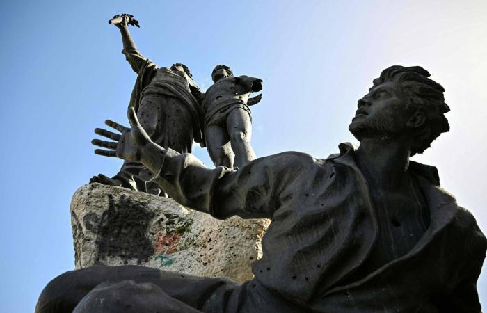 صفحات
      تعود
      إلى
      زمن
      لبناني
      واكبت
      فيه
      الكتابة
      قلق
      مشهد
      يتبدَّل