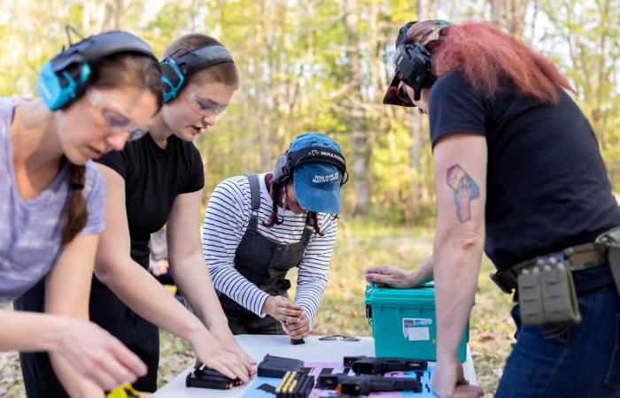 أميركيون
      يساريو
      الميول
      يُقبلون
      على
      شراء
      الأسلحة
      في
      عهد
      ترمب