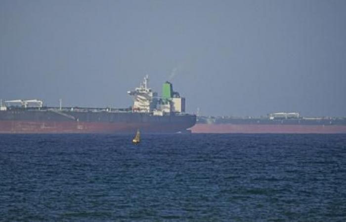 رئيس البرلمان الإيراني يحذر من أن مضيق هرمز "لن يبقى مفتوحاً" إذا استمر الحصار الأمريكي