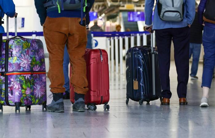 5
      نصائح
      للمسافرين
      في
      ظل
      تأثير
      حرب
      إيران
      على
      أسعار
      وتوافر
      تذاكر
      الطيران