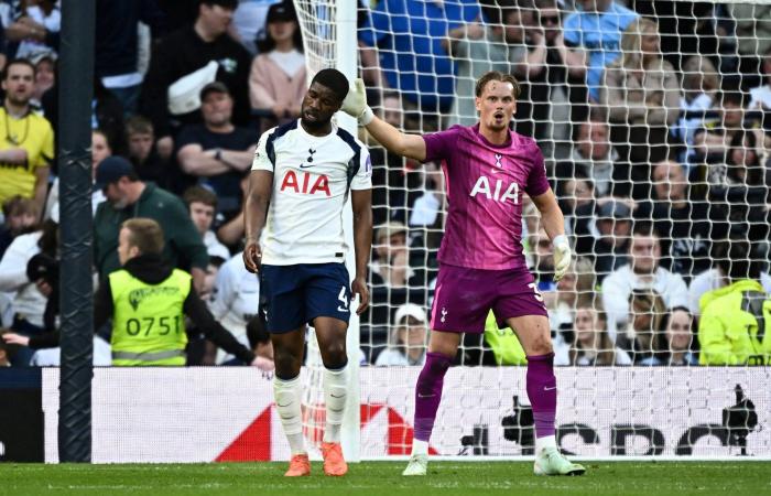 توتنهام
      يُطالب
      الشرطة
      بالتدخل
      بشأن
      العنصرية
      «البغيضة»
      ضد
      دانسو