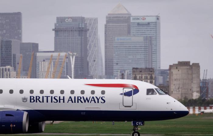 5
      نصائح
      للمسافرين
      في
      ظل
      تأثير
      حرب
      إيران
      على
      أسعار
      وتوافر
      تذاكر
      الطيران