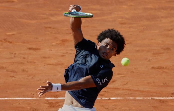 دورة
      برشلونة:
      فيس
      يتوّج
      بلقبه
      الأول
      بعد
      عام
      ونصف