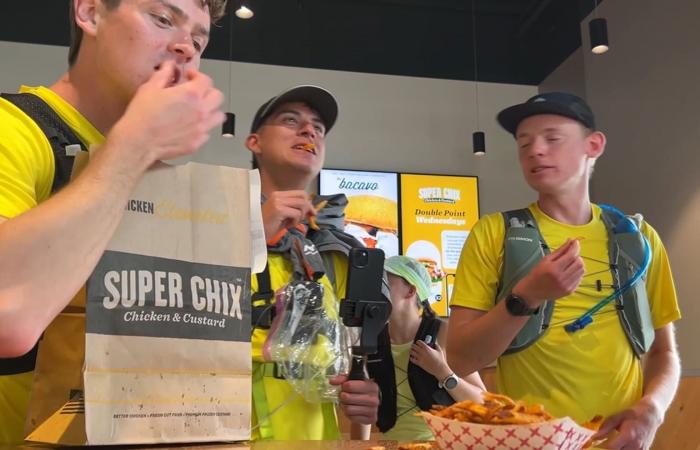 رقم قياسي عالمي جديد؟ عدّاؤون يزورون 176 مطعمًا للوجبات السريعة في يوم واحد