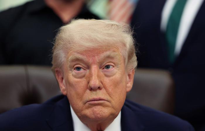 ترامب يعلن استهداف البحرية الأمريكية سفينة إيرانية والسيطرة عليها في خليج عُمان