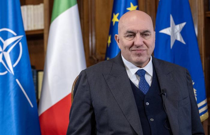 وزير
      الخارجية
      السعودي
      يبحث
      مع
      نظيره
      العراقي
      المستجدات