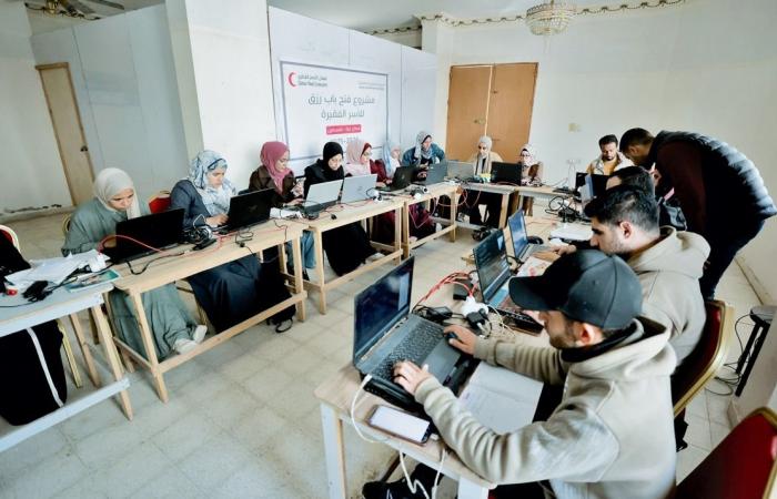 الهلال الأحمر يفتح «أبواب رزق» أمام شباب غزة