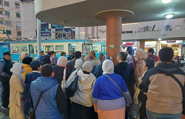 ليلى
      علوي:
      تمنيت
      أن
      أكون
      مهندسة
      ميكانيكا
      سيارات