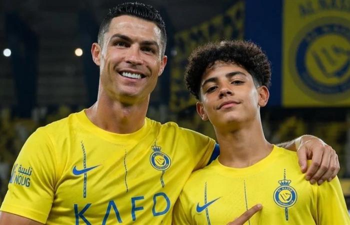 النصر يدرس تصعيد جونيور ليصبح الأب وابنه أول ثنائي بالتاريخ يلعبان لفريق واحد
