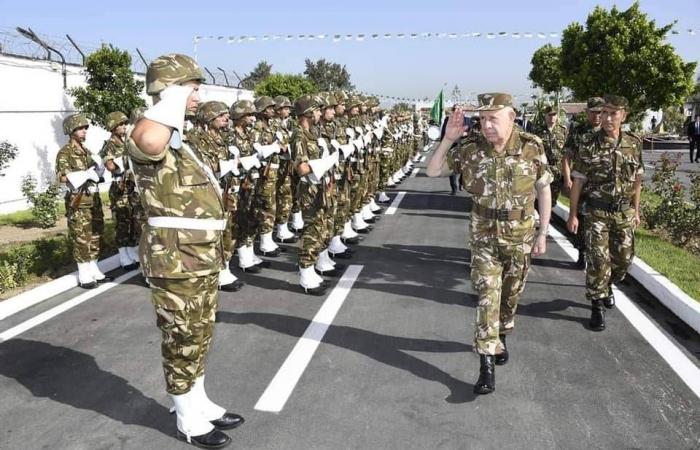 الجزائر:
      قائد
      الجيش
      يبحث
      حماية
      المنشآت
      الحيوية
      من
      «تهديدات
      جديدة»