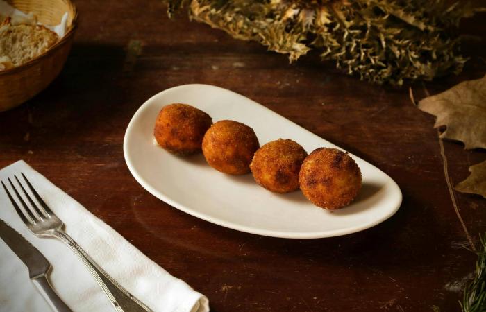 التراث
      حين
      يؤكل...
      تجربة
      عمر
      السيف