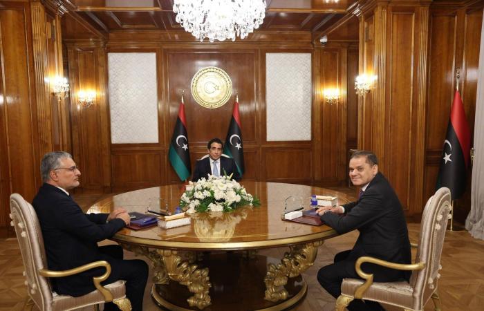 «غياب
      الدستور»
      يعمّق
      أزمة
      السلطة
      في
      ليبيا
      قُبيل
      «مرحلة
      انتقالية
      مرتقبة»