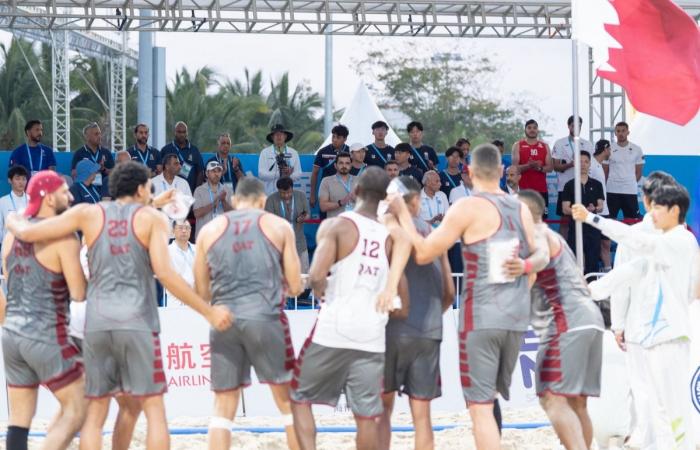 بحضور سعادة الشيخ جوعان بن حمد آل ثاني، رئيس المجلس الأولمبي الآسيوي ورئيس اللجنة الأولمبية القطرية..منتخب قطر لكرة اليد الشاطئية يستهل مشاركته بالفوز على باكستان وعمان