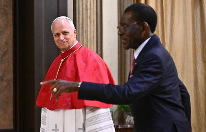 بآخر
      مرحلة
      من
      جولته
      الأفريقية...
      البابا
      يحذر
      من
      «خطر
      مأساوي»
      يهدد
      مستقبل
      البشرية