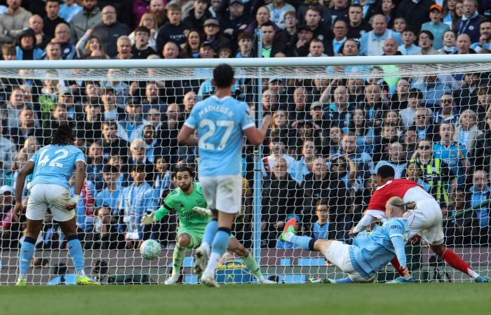 سلوت
      سيستمر
      مع
      ليفربول
      الموسم
      المقبل