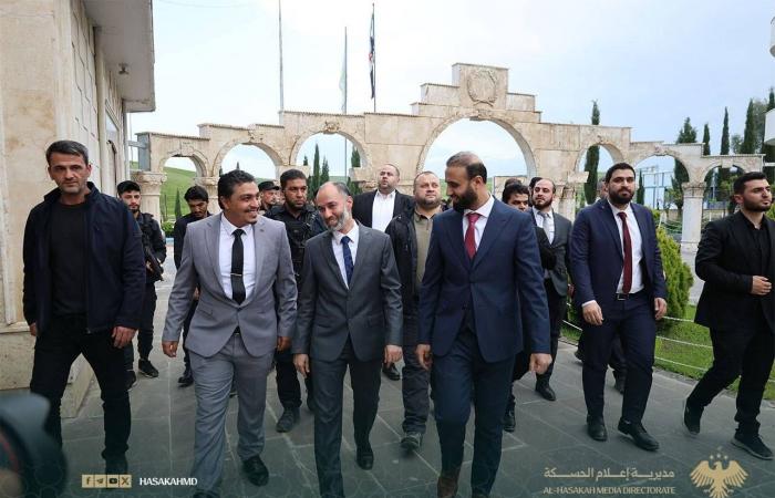 قائد
      الجيش
      اللبناني:
      بلدنا
      سيستعيد
      كل
      شبر
      أرض
      تحتله
      إسرائيل