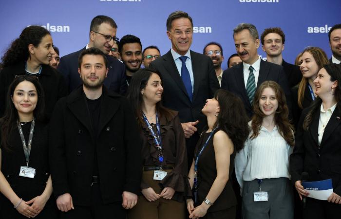 قاليباف:
      الهدنة
      غير
      منطقية
      ما
      دام
      ينتهكها
      الحصار
      البحري