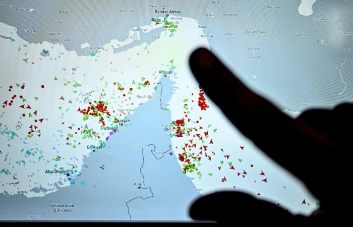 مصدر يكشف لـCNN توقعات "البنتاغون" بشأن مدة بقاء مضيق هرمز "مغلقاً"
