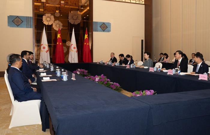 الشيخ جوعان يجتمع مع عضو مجلس الدولة بالصين