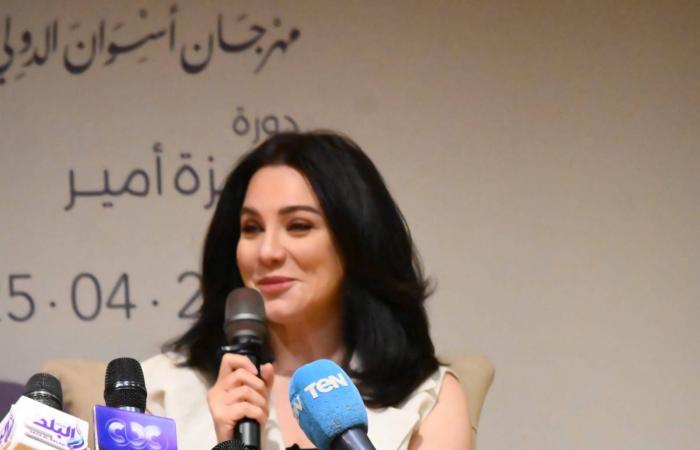 من
      مهرجان
      أسوان...
      سلاف
      فواخرجي:
      الدراما
      خطفتني
      من
      السينما