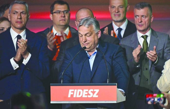 لندن
      وباريس
      تتوصلان
      إلى
      اتفاق
      لمحاولة
      وقف
      عمليات
      عبور
      قناة
      المانش