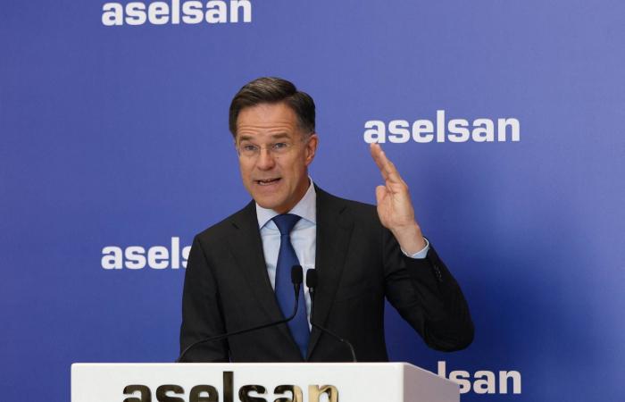 قاليباف:
      الهدنة
      غير
      منطقية
      ما
      دام
      ينتهكها
      الحصار
      البحري