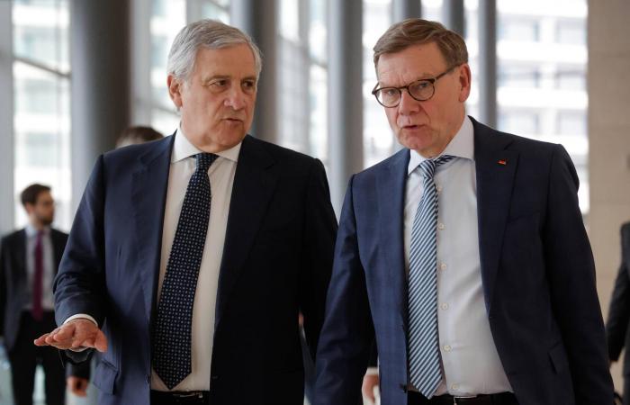 قتيلان
      بهجوم
      إسرائيلي
      على
      سيارة
      في
      جنوب
      لبنان