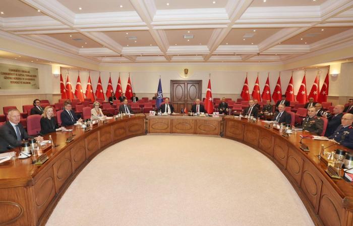 قاليباف:
      الهدنة
      غير
      منطقية
      ما
      دام
      ينتهكها
      الحصار
      البحري