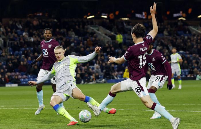 سيتي
      يخطف
      صدارة
      البريمرليغ
      من
      أرسنال
      في
      ليلة
      هبوط
      بيرنلي