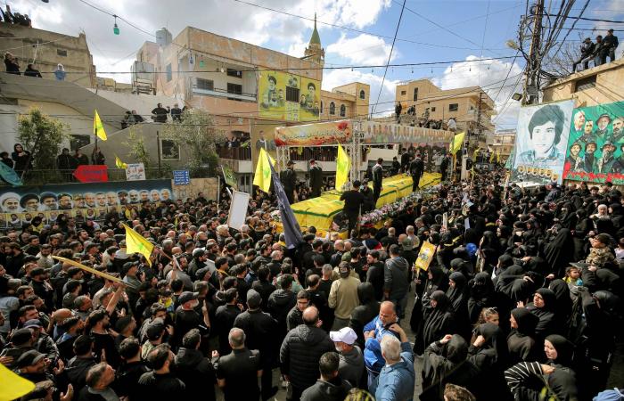 «حزب
      الله»
      يعلن
      استهداف
      مربض
      مدفعية
      للجيش
      الإسرائيلي
      في
      جنوب
      لبنان