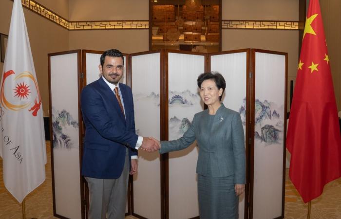 الشيخ جوعان يجتمع مع عضو مجلس الدولة بالصين