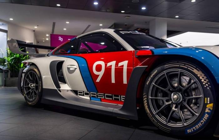 مركز بورشه الدوحة يوفر لزواره فرصة استكشاف سيارة 911 GT3 RS Rennsport الفريدة في قطر
