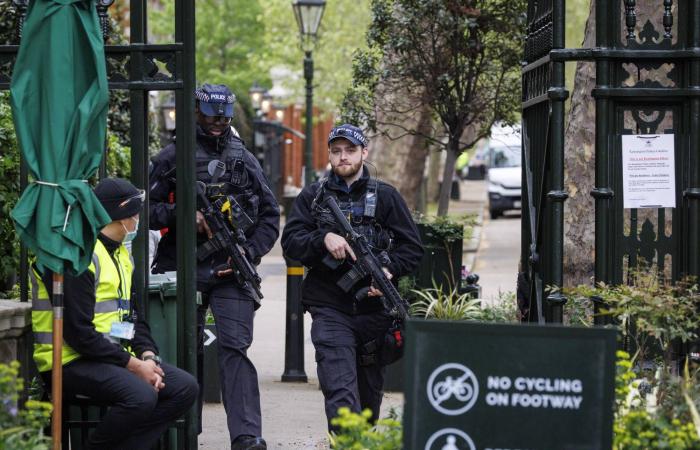 23
      موقوفاً
      بعد
      استهدافات
      لمواقع
      يهودية
      بريطانية