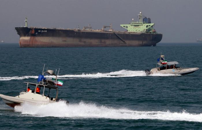 تحليل.. هل تحتاج إيران إلى أسطول بحري ضخم لإبقاء مضيق هرمز مغلقا؟