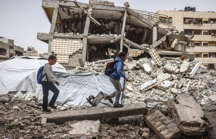 3
      قتلى
      في
      غارات
      إسرائيلية
      على
      جنوب
      لبنان