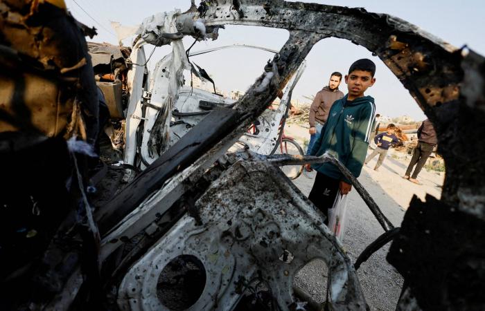 3
      قتلى
      في
      غارات
      إسرائيلية
      على
      جنوب
      لبنان