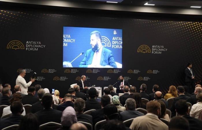 التحالف
      الحاكم
      في
      بغداد
      على
      حافة
      مهلة
      دستورية
      حاسمة