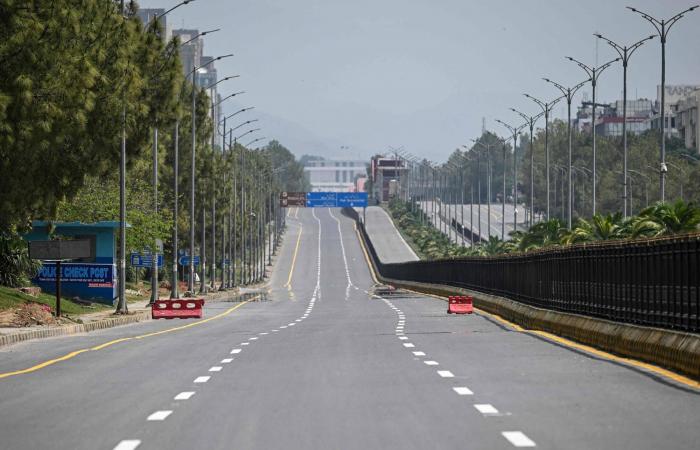 محققون
      يكشفون
      سبب
      اصطدام
      شاحنة
      بطائرة
      كندية
      في
      مطار
      لاغوارديا
      الأميركي