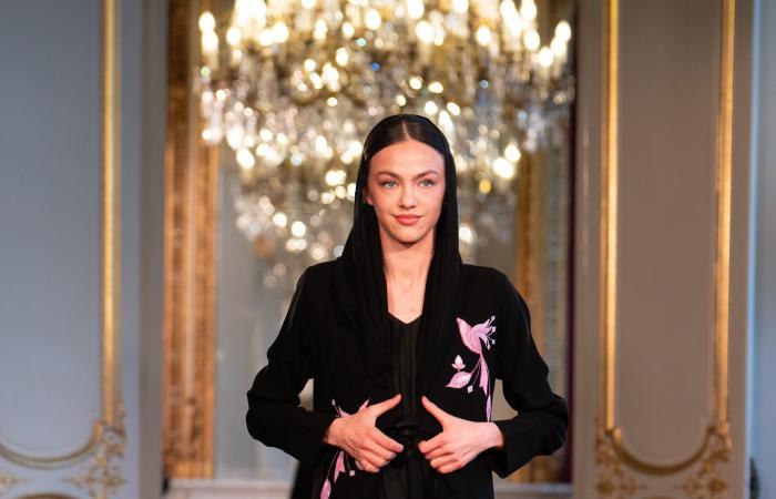 الموضة العربية المحتشمة تنافس الأزياء الجريئة على منصات باريس